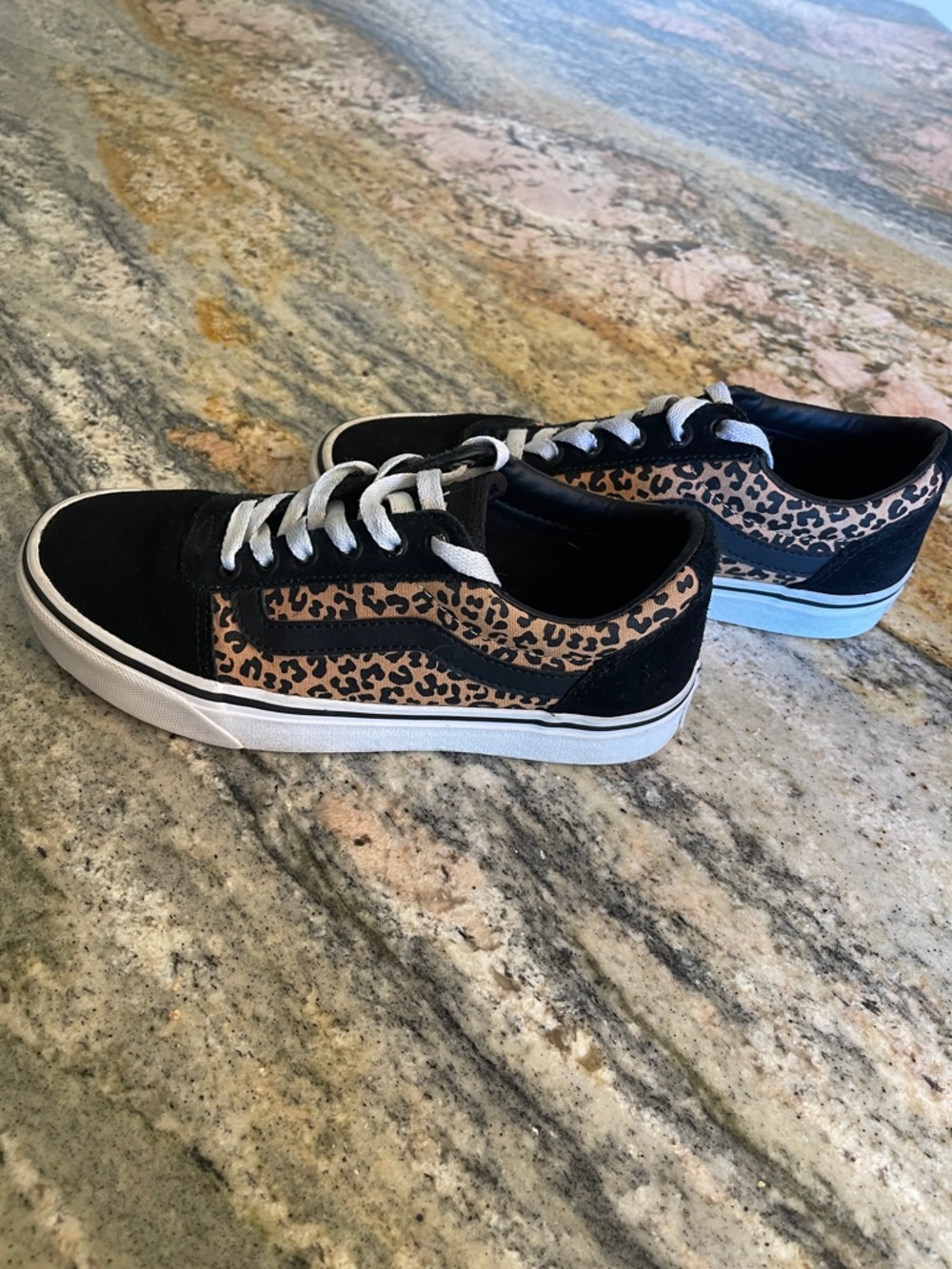 Vans of the Wall Old  Skool Sneakers 
Featuring Leopard Print Design Size 7 - Picture 2 of 4